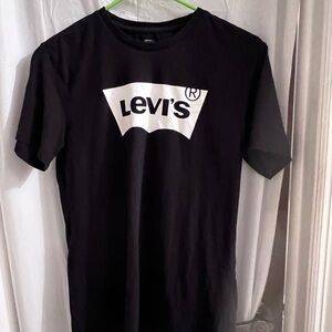 LEVI’S black t shirt size m
